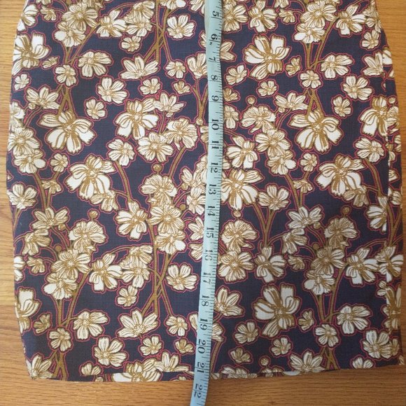 NWT J.Crew Navy/White/Pink Cotton Winter Floral Pencil Skirt - Sz 2R - Picture 3 of 5
